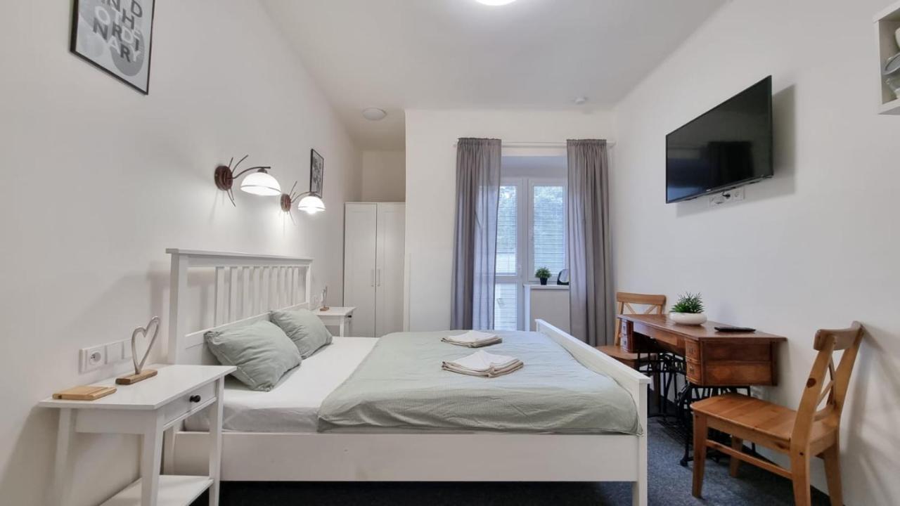 Finnem Rentals Jicinska 布拉格 外观 照片